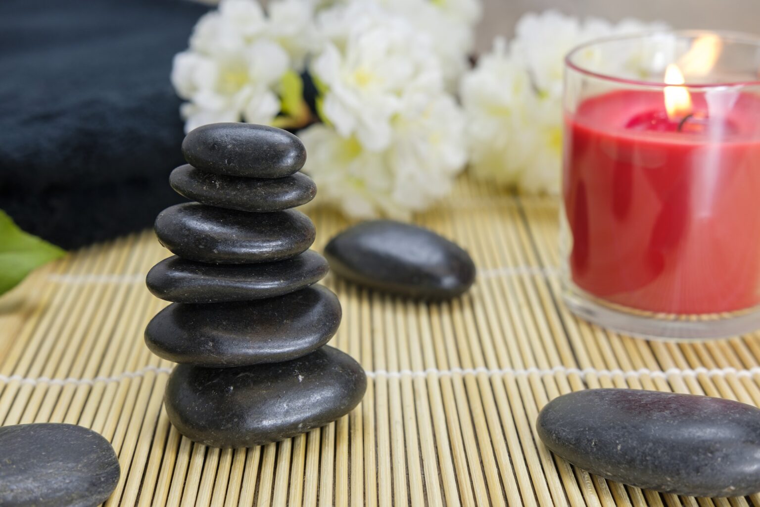 Hot Stone Massage – Centro Sana Erba